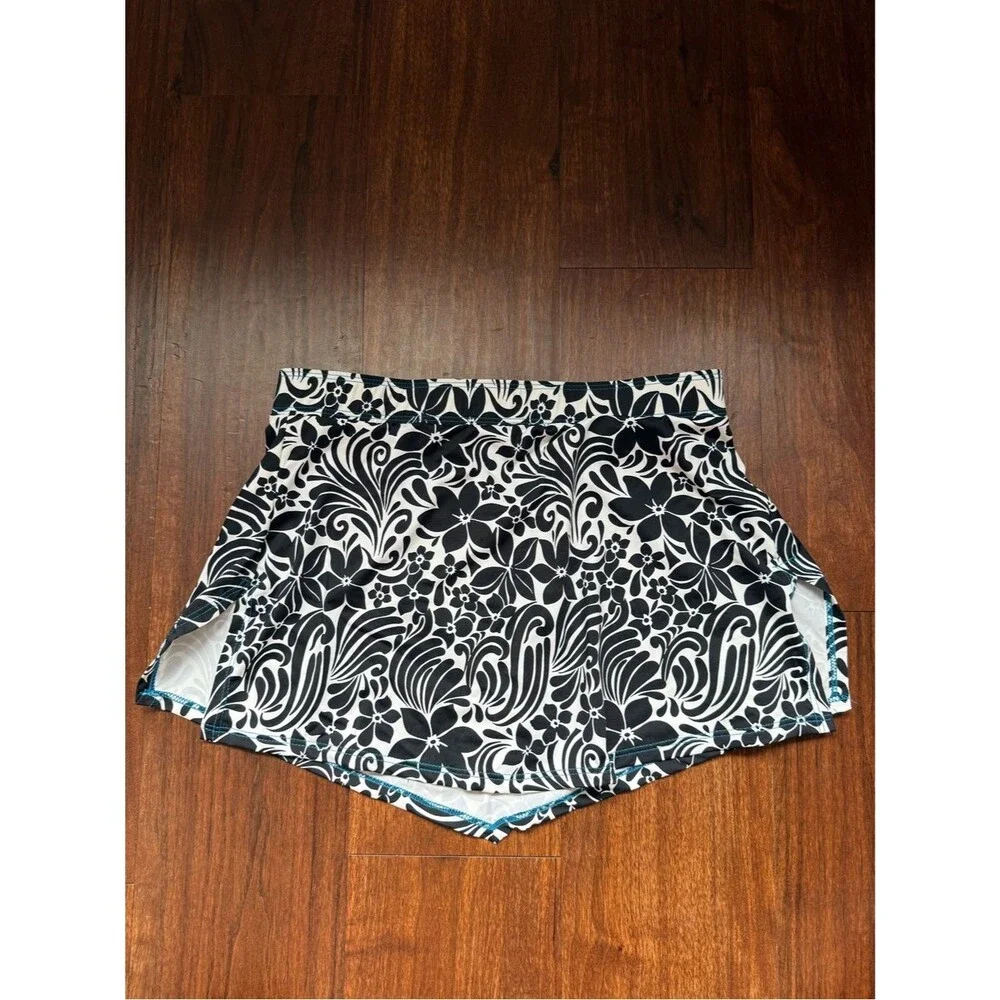 NWT Frankie’s Bikinis Nicole Floral Mini Skirt - Floral Burn Out Sz Medium